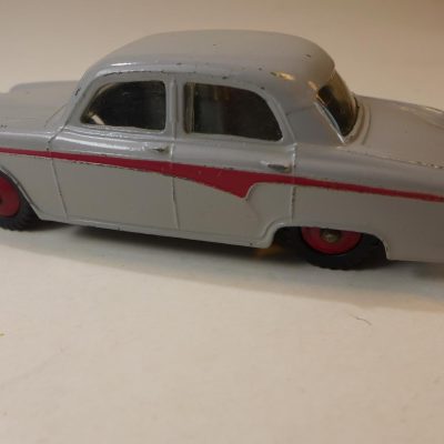 Dinky Toys 176 Austin A105 Saloon grey red