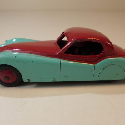 Dinky Toys 157 Jaguar XK 120 Coupe cerise turquoise