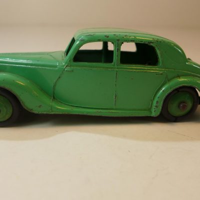 Dinky Toys 158 Riley Saloon green